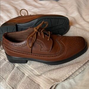 Boys size 4 brown dress shoes